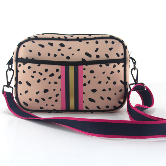 กระเป๋า Neoprene Crossbody ขนาดเล็กสำหรับโทรศัพท์